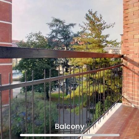 Metro Famagosta - Luminoso Appartamento Con Balcone Free Wifi & Parking Milano Eksteriør billede