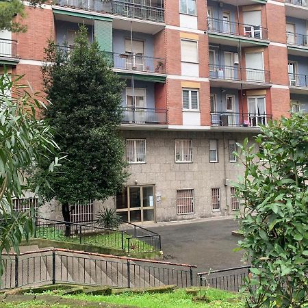 Metro Famagosta - Luminoso Appartamento Con Balcone Free Wifi & Parking Milano Eksteriør billede