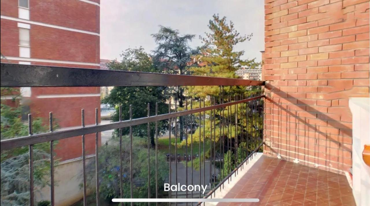 Metro Famagosta - Luminoso Appartamento Con Balcone Free Wifi & Parking Milano Eksteriør billede