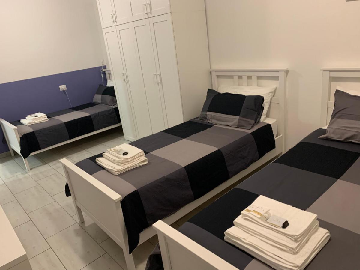 Metro Famagosta - Luminoso Appartamento Con Balcone Free Wifi & Parking Milano Eksteriør billede