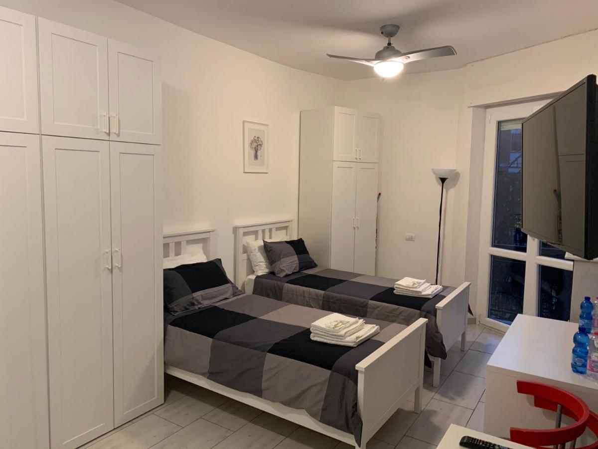 Metro Famagosta - Luminoso Appartamento Con Balcone Free Wifi & Parking Milano Eksteriør billede